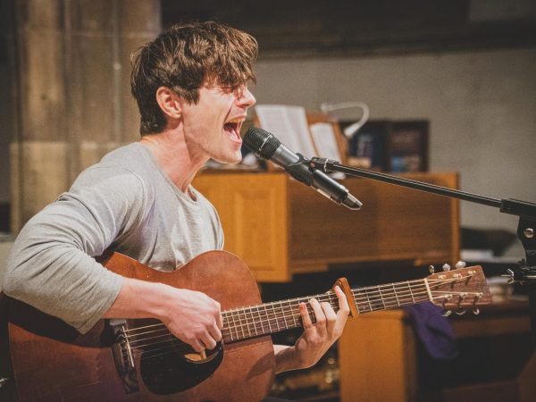 Como o tratamento acústico para igreja pode auxiliar o ministério de música