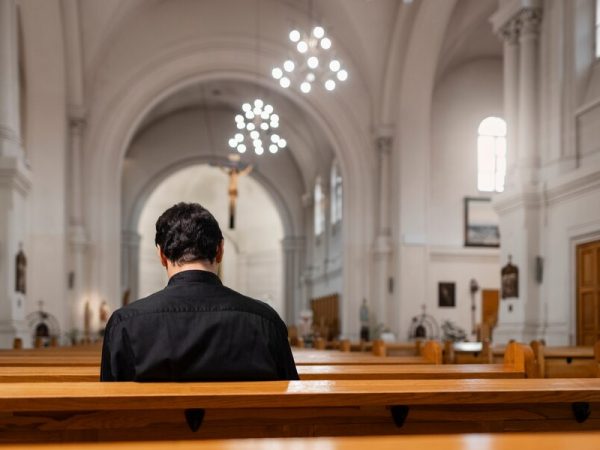 Como Montar o Sistema Perfeito de Sonorização e Iluminação para Sua Igreja?