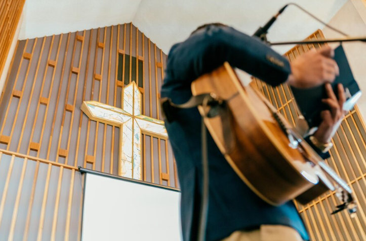 Quais São os 3 Melhores Tipos de Forro Acústico para Igrejas?