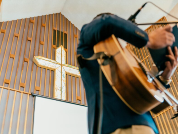 Quais São os 3 Melhores Tipos de Forro Acústico para Igrejas?